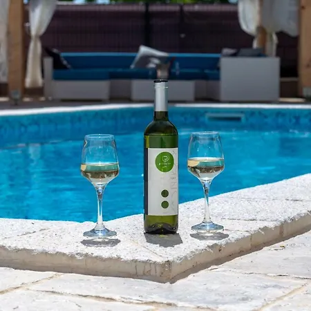 Loki Luxury In Tradition Villa