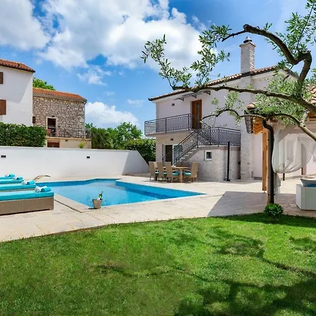 Loki Luxury In Tradition