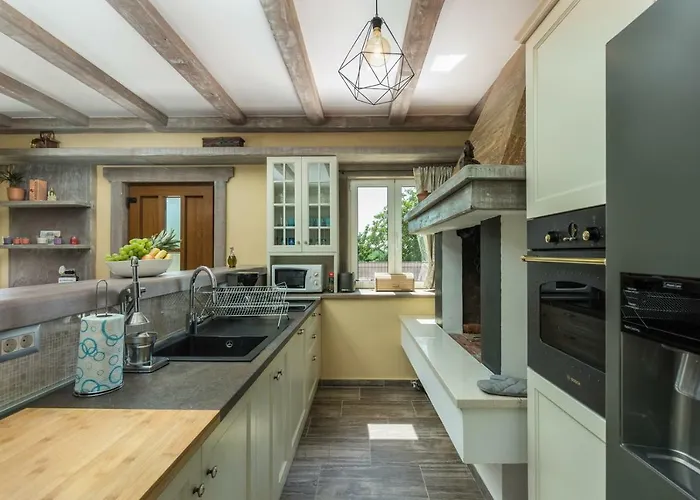 Loki Luxury In Tradition *