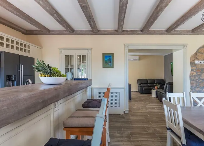 Loki Luxury In Tradition *