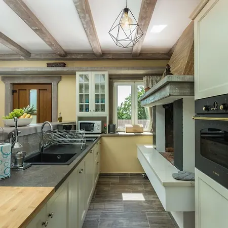 Loki Luxury In Tradition *