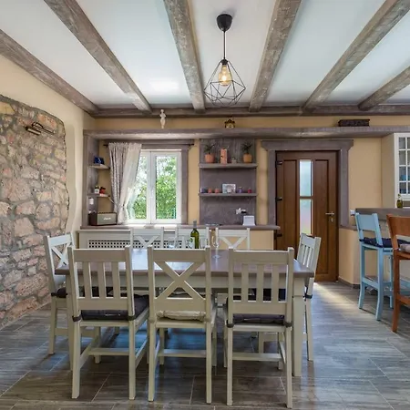 Loki Luxury In Tradition * Lašći